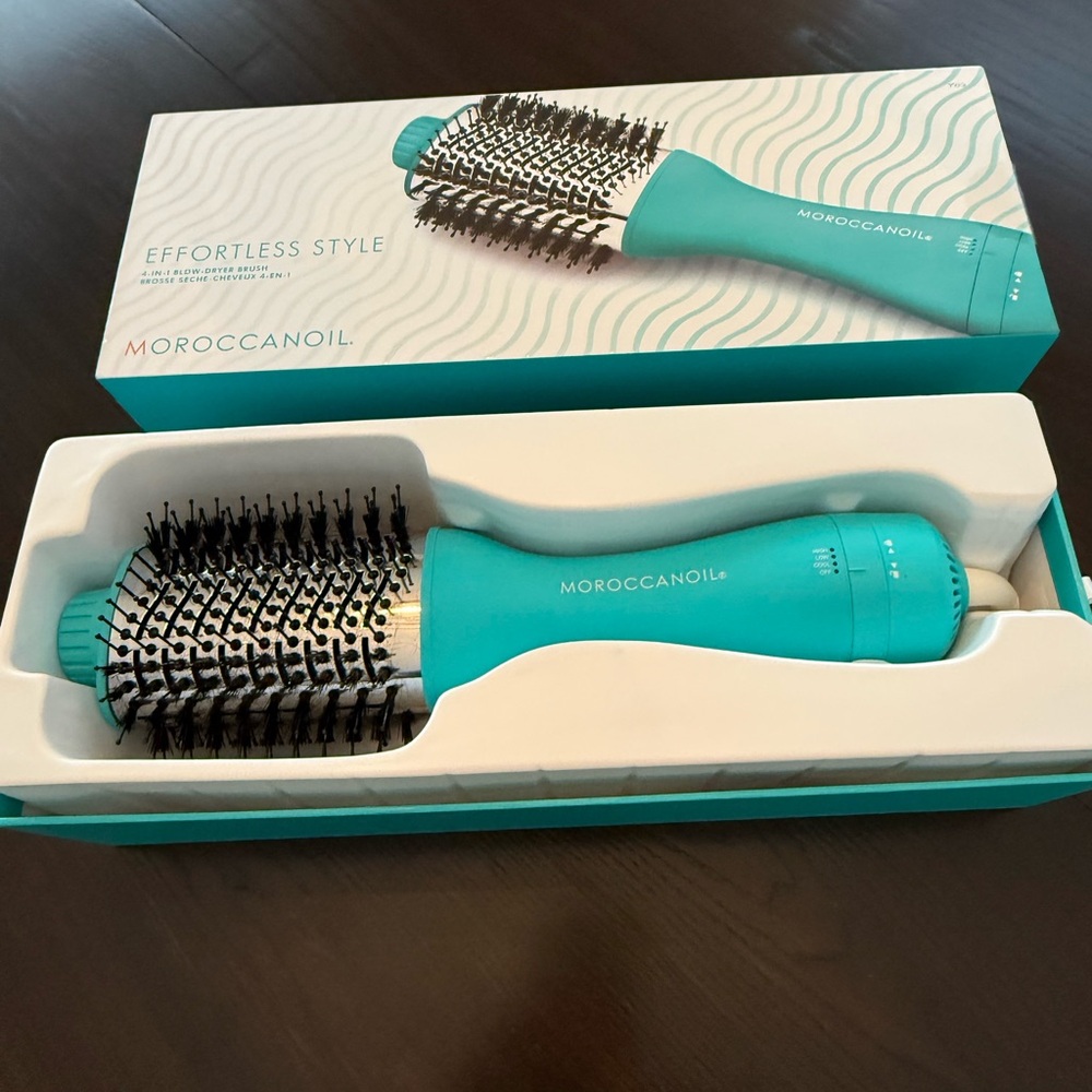 Moroccanoil 4-in-1 Hair Styling Blow-Dryer Brush